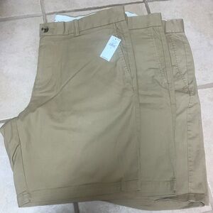 OLD NAVY FLAT FRONT KHAKI SHORTS MENS 33    10 INCH INSEAM